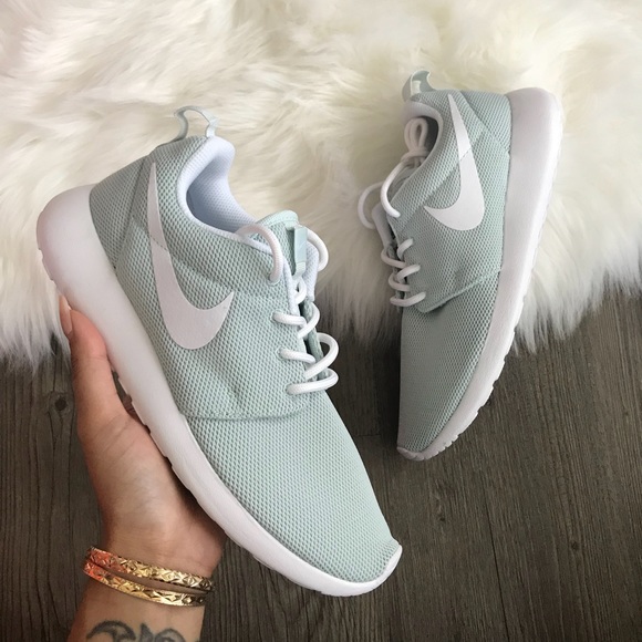 Brand New Nike Roshe One Pale Blue Mint - Picture 2 of 7